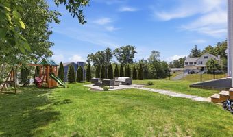 37 Hemlock Dr, Ayer, MA 01432
