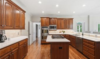 312 Aberdeen Ln, Aurora, OH 44202
