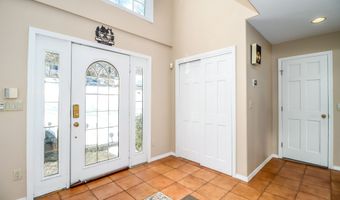 38 N Lake Shore Dr, Brookfield, CT 06804