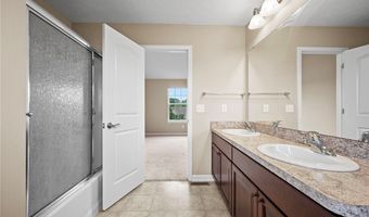 587 Surrey Dr, Aurora, OH 44202