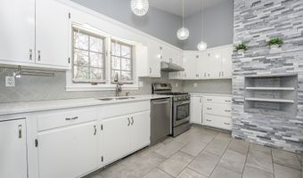 240 Oak St, Centerville, MA 02632