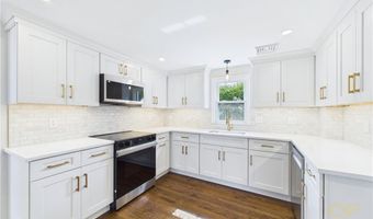 28 Eden Crest Dr, Cranston, RI 02920