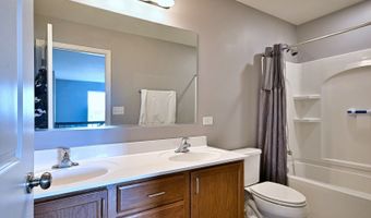 1128 Kingsmill Dr, Algonquin, IL 60102