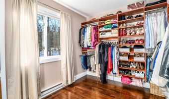 8 Marilyn Rd, Brookfield, CT 06804