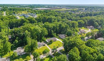 300 Chatham Dr, Aurora, OH 44202