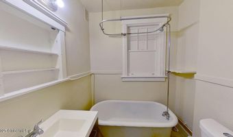 568 Park Ave Apt 2, Albany, NY 12208