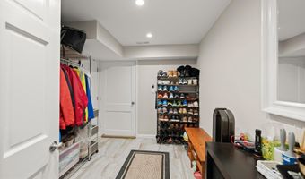 6709 PEMBERTON St, Bethesda, MD 20817