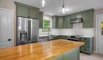 2 Woodland Rd, Acushnet, MA 02743