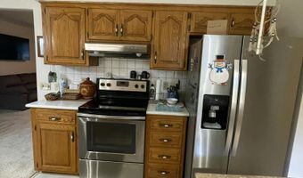 2105 Oakridge Dr, Ava, MO 65608