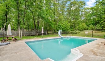 8 Westgate Rd, Cumberland, RI 02864