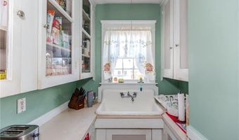 638 Pontiac Ave, Cranston, RI 02910