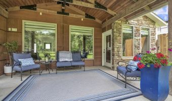 994 Emerald Hills Dr S, Arnolds Park, IA 51331