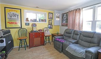 10 Woolsey Rd, Middletown, RI 02842