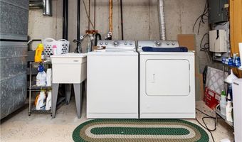 100 Scenery Ln, Johnston, RI 02919