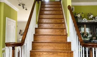 12 Jamie Ct, Barnegat, NJ 08005