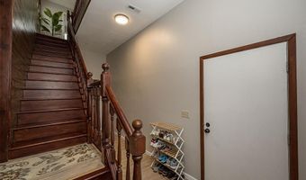 270 E Skyline Dr, Ballwin, MO 63011