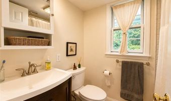 520 Corey Ln, Middletown, RI 02842
