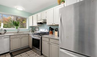 10607 MONTROSE Ave M-202, Bethesda, MD 20814