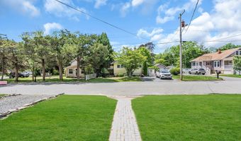 19 CENTER St, Barnegat, NJ 08005