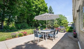 71 Primrose Hill Rd, Barrington, RI 02806