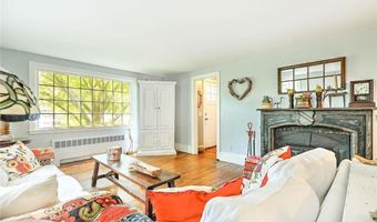 44 Washington Rd, Barrington, RI 02806