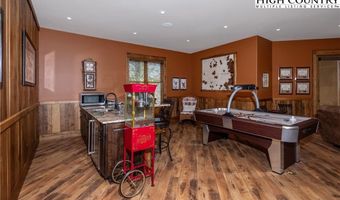 484 Farm Loop Rd, Banner Elk, NC 28604