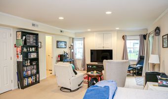 4 Cambridge Dr 4, Danbury, CT 06811