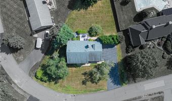 167 Meadow Ln, Middletown, RI 02842