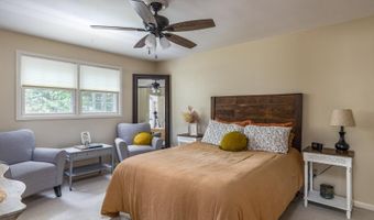 11 MEADOWBROOK Ct, Appleton, WI 54914