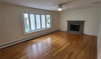 72 Blueberry Dr, East Greenwich, RI 02818
