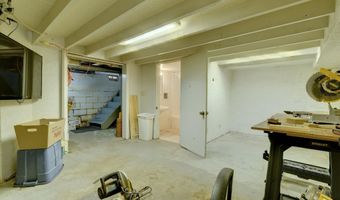 909 A Ave, Armstrong, IA 50514