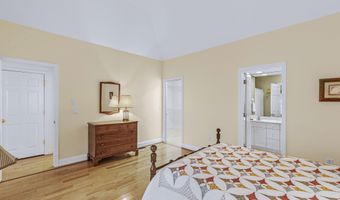 13 Laurel Hill Ct 13, Bourne, MA 02532
