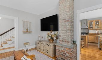 5 Conrad Ct, Newport, RI 02840