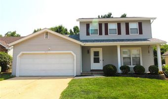 912 Oakwood Farms Ln, Ballwin, MO 63021