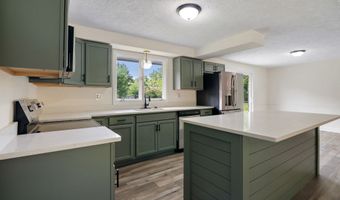 615 Country Club Ln, Anderson, IN 46011
