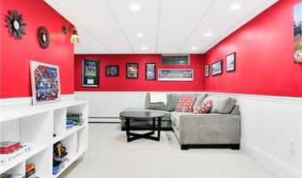 82 Sefton Dr, Cranston, RI 02905