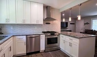 215 Almont Ave, Almont, MI 48003