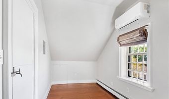 42 Second St, Newport, RI 02840