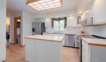 7 Robin Hill Ln, Athens, OH 45701