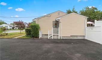 64 Deerfield Dr, Warwick, RI 02886
