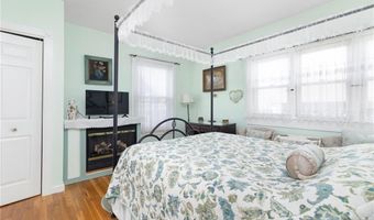 55 Hunter Ave, Newport, RI 02840