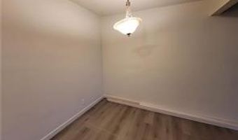 615 S Royal Crest Cir 10, Las Vegas, NV 89169
