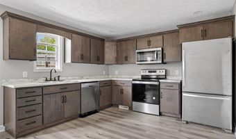 393 Peterson Ave, Auburn, KY 42206