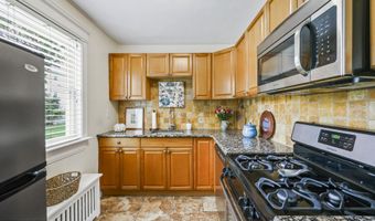 306 Deal Lake Dr 40, Asbury Park, NJ 07712