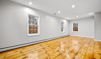 853 Oxford St S, Auburn, MA 01501