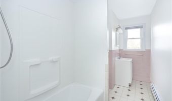 11 Granada Ter, Middletown, RI 02842