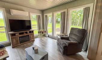 3702 Round House Rd, Aurora, MO 65605