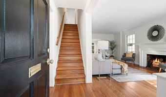 5621 HUNTINGTON Pkwy, Bethesda, MD 20814