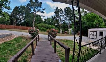 432 2nd St, Big Sandy, TN 38221