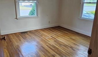 27 Clifton Ave, Coventry, RI 02816
